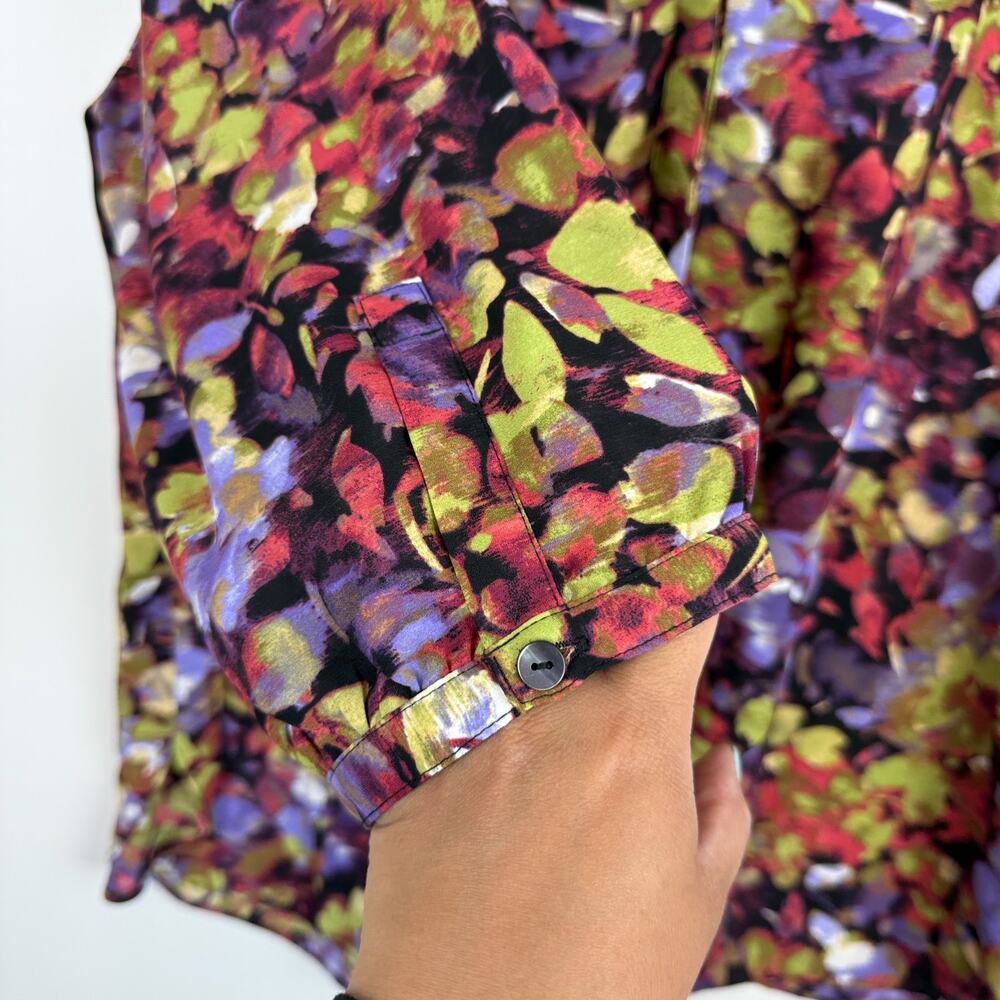 NYDJ Floral Button Down VNeck Blouse 3/4 Purple Green Polyester - Plus Size 1X - Picture 6 of 11